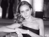 بالصور..  بالأبيض والأسود نيللى كريم ساحرة فى ليل فينسيا